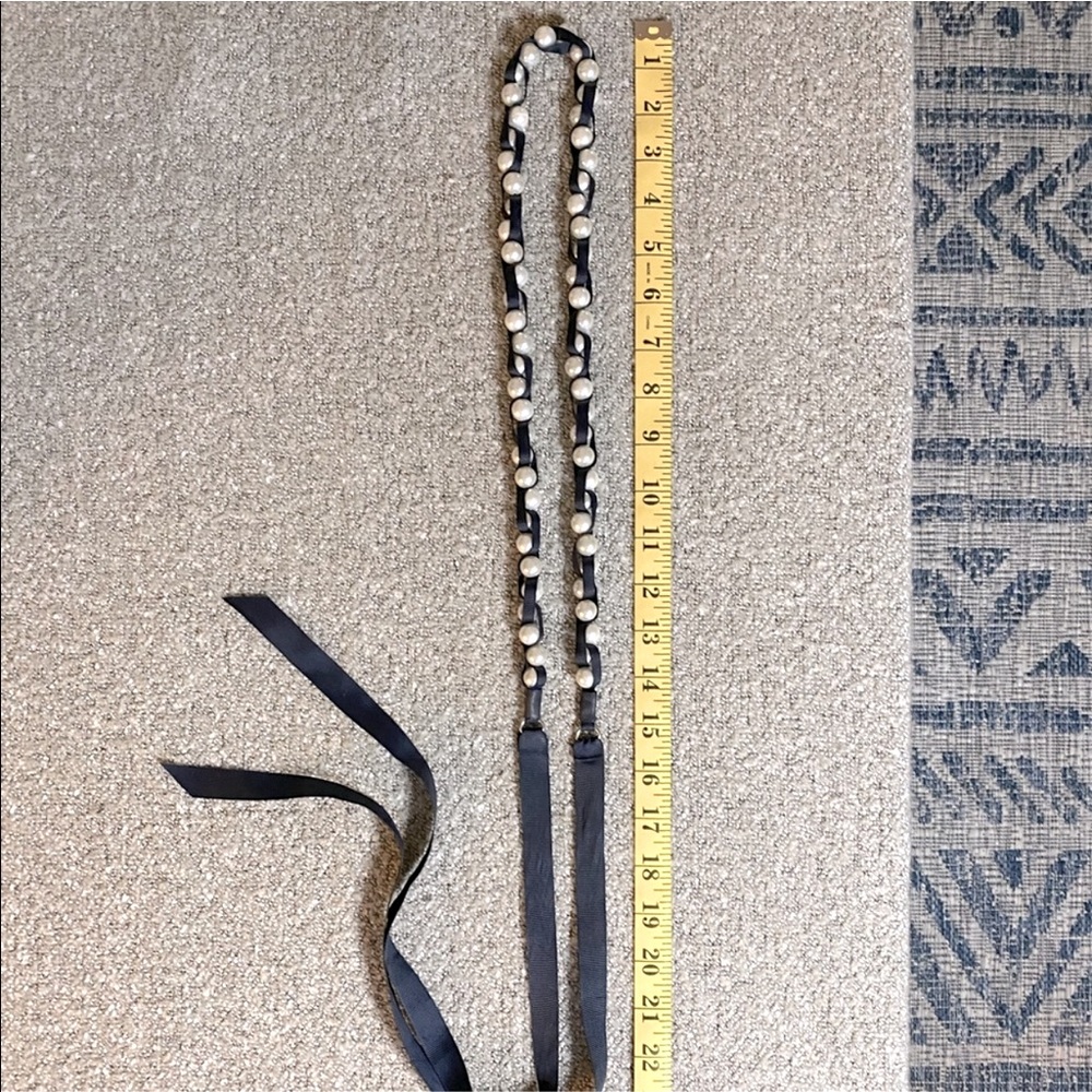 Pearl and ribbon belt